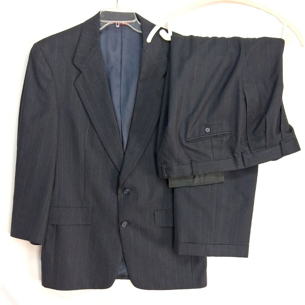 Hart Shaffner & Marx 38R Black 2pc Suit 32x29 Pinstripe Pleated Virgin Wool